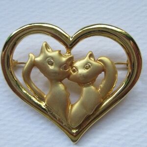 Danecraft Couple Cats Heart Brooch Pin Gold Tone Vintage Kitty Love
